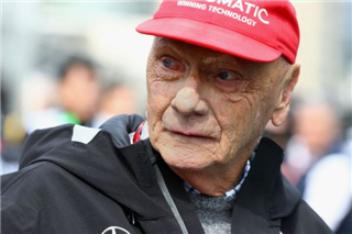 Лауда просив оснастити Red Bull моторами Mercedes