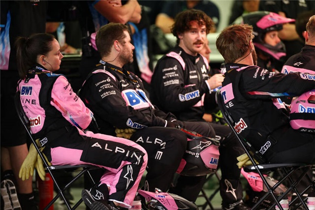 Дві команди вже пройшли офіційні креш-тести ФІА