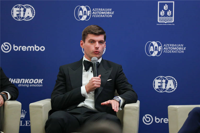 Астон Мартін хоче переманити Ферстаппена мільярдною пропозицією