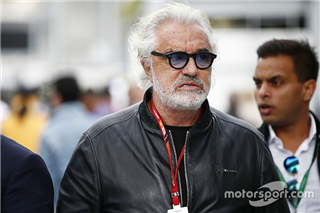 Бріаторе: Ferrari лише спостерігатиме за битвою пілотів Mercedes