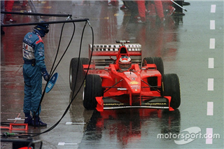 День в історії: як Ferrari всіх пошила в дурні, а Шумахер виграв гонку на піт-лейні