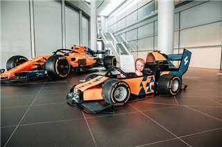 Хлопчик, який мріяв керувати McLaren... здійснив свою мрію