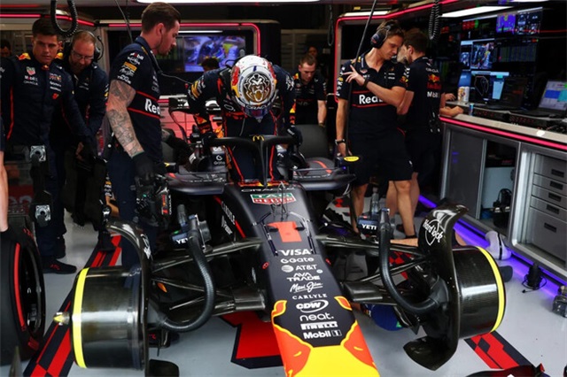 Ферстаппен втратив позиції на старті Гран-прі Бразилії. Отримав новий мотор