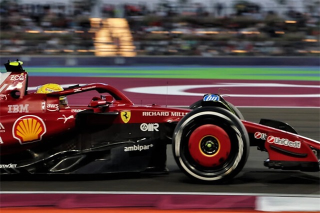 Гамілтон та ще троє пілотів втратили позиції на старті спринту в Катарі