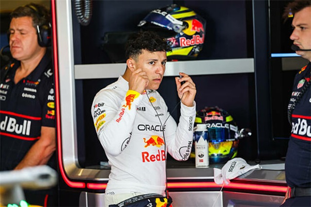 Золотий шолом Норріса, Гаджар у машині Ред Булла і новачок Ф-1