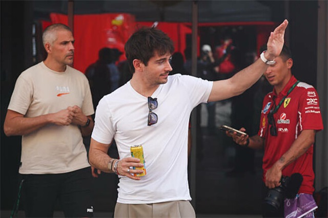 Бос Феррарі: «Леклер тільки і робить, що скаржиться»