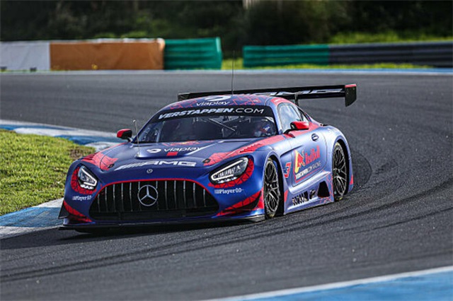 Команда Ферстаппена підписала багаторічний контракт із Мерседес