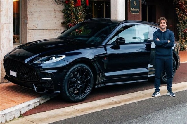 Дворазовий чемпіон Ф1 вразив різдвяним подарунком за $260 000