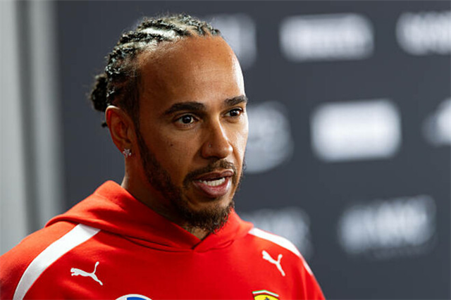 Льюїс Гамілтон: «Не дозволяю всьому цьому лайну заважати мені»