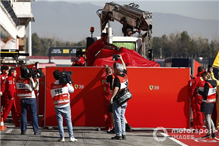 Тести Ф1 у Барселоні, день 6: Сайнс - лідер, Ferrari лагодить болід Феттеля