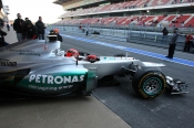 Выхлоп Mercedes W03 — «третий путь» и проблемы с перегревом